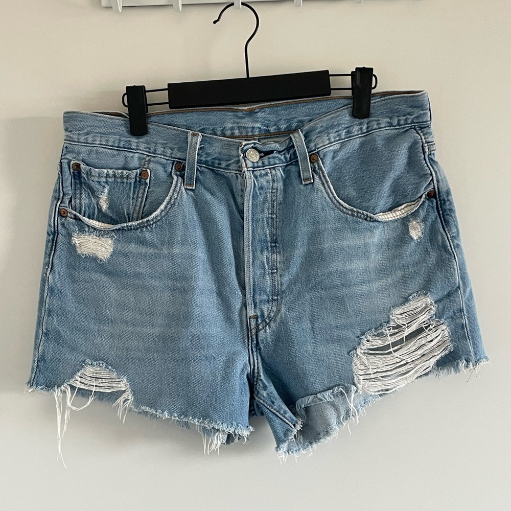 Distressed Levi 501 Shorts Size 31